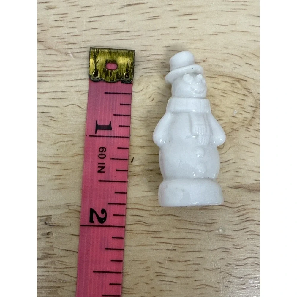 Wade England Porcelain Snowman Miniature Figurine Red Rose Whimsies Calendar #AA